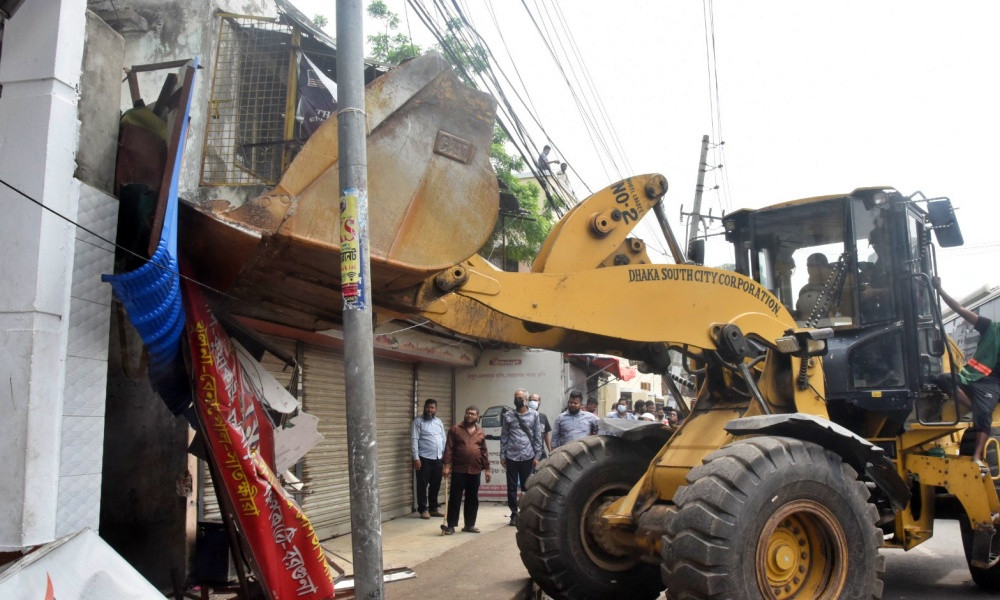 অবৈধ বাস কাউন্টার উচ্ছেদে ডিএসসিসির অভিযান