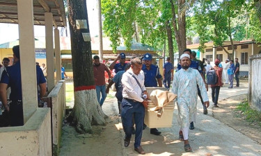 কেন্দ্রে কেন্দ্রে যাচ্ছে শেরপুর-৩ আসনের ভোটের সরঞ্জাম