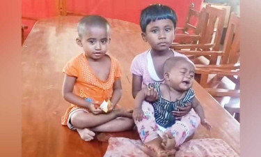 অভাবের তাড়নায় ইউনিয়ন পরিষদে ৩ শিশুসন্তান রেখে উধাও মা