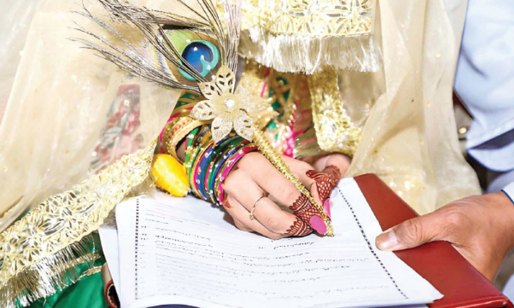 বিয়ের প্রস্তাব গোপন করবেন নাকি প্রকাশ করবেন