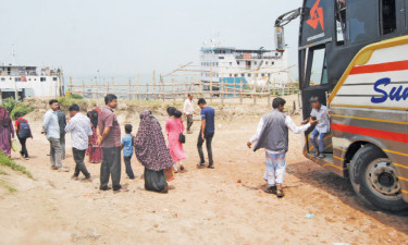 রাজবাড়ীর গোয়ালন্দের দৌলতদিয়া ঘাট