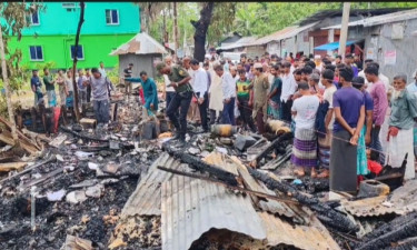 পিরোজপুরে আগুনে পুড়ল ৬ দোকান