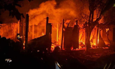 দিনাজপুরে নেশাগ্রস্ত অবস্থায় নিজ বাড়িতেই আগুন দিলেন যুবক