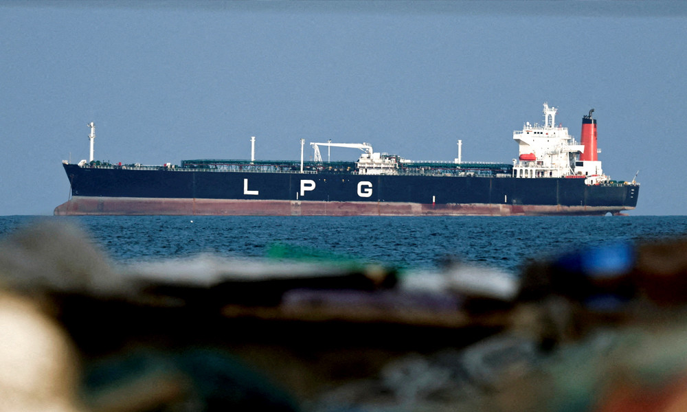 এবার নিজেদের মুদ্রায় টোল নিতে চায় ইরান