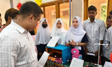 বিজ্ঞান মেলায় খুদে বিজ্ঞানীদের চমক