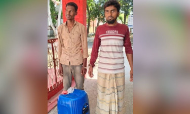 ৮০ লিটার তেলসহ ২ যুবক আটক, পুলিশ আসার আগেই ৬০ লিটার উধাও