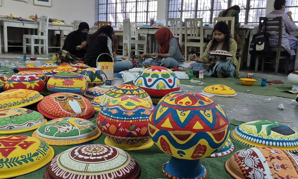 বর্ষবরণের প্রস্তুতি: মোটিফে ঐতিহ্য ও বৈশ্বিক বাস্তবতা