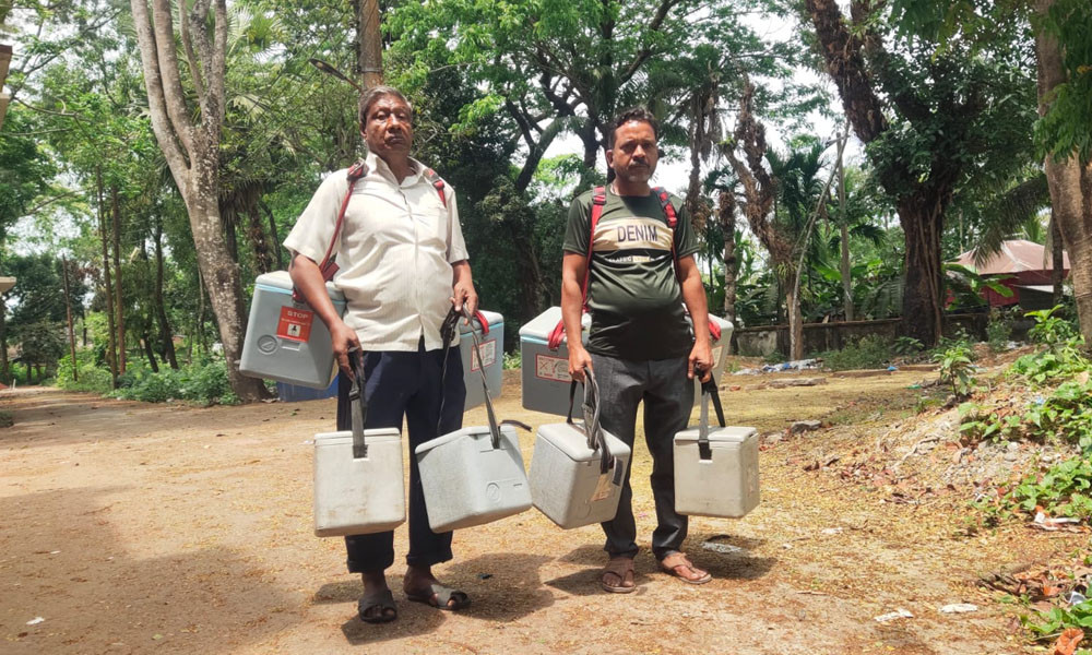 ২০ মাস ধরে বেতন নেই টিকা বাহকের