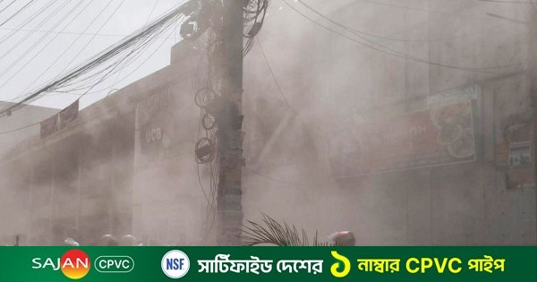 চট্টগ্রামের ২ নম্বর গেট শপিং কমপ্লেক্সে আগুন, নিয়ন্ত্রণে ৫ ইউনিট