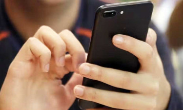 মোবাইলে প্রবাসী যুবকের একাধিক ‘বিয়ে’, এলাকায় চাঞ্চল্য