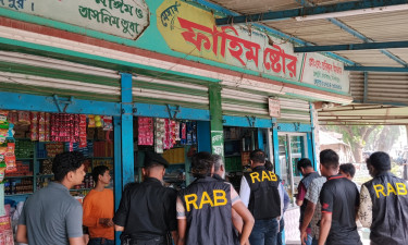 বোচাগঞ্জে বেশি দামে সয়াবিন তেল বিক্রি, ৩ প্রতিষ্ঠানকে জরিমানা