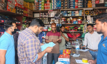 আখাউড়ায় অতিরিক্ত দামে সিলিন্ডার গ্যাস বিক্রি, দুই ব্যবসায়ীকে জরিমানা