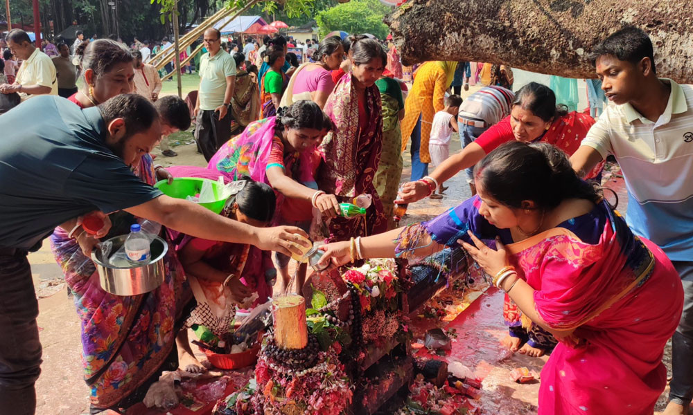 বড়ালপারে চড়ক পূজা, বসেছে মেলা