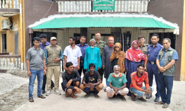 সুন্দরবনে ঝড়ে দিক হারিয়ে ভারতে ঢোকা ৪ মৌয়াল উদ্ধার, নিখোঁজ ১