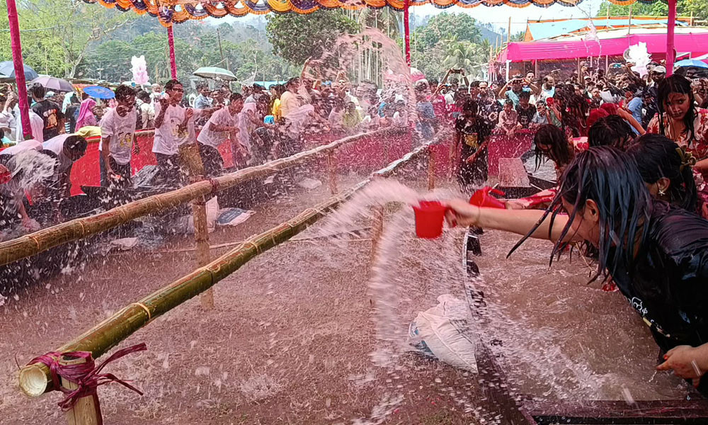 জলোৎসবে প্রাণের উচ্ছ্বাস