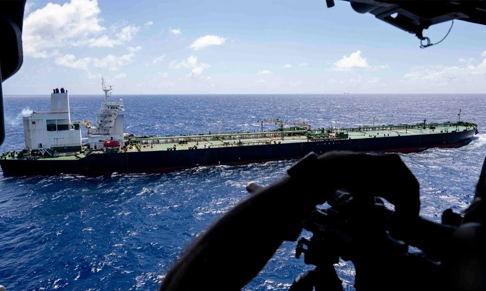 মার্কিন নিষেধাজ্ঞার তোয়াক্কা না করেই হরমুজে চলছে জাহাজ