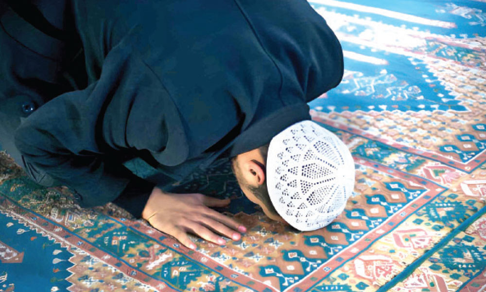 এক আল্লাহর জন্যই সিজদা