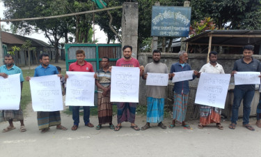 কুড়িগ্রামে নিয়োগ বাণিজ্য বন্ধের দাবিতে মানববন্ধন