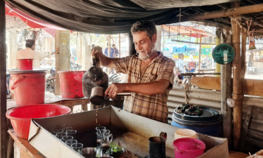 ৮ টাকার চা ফিরল ৫ টাকায়, স্বস্তি ক্রেতাদের মাঝে