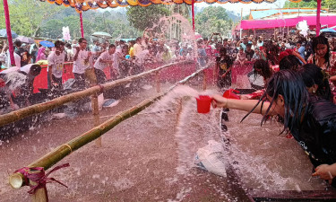 জলোৎসবে প্রাণের উচ্ছ্বাস