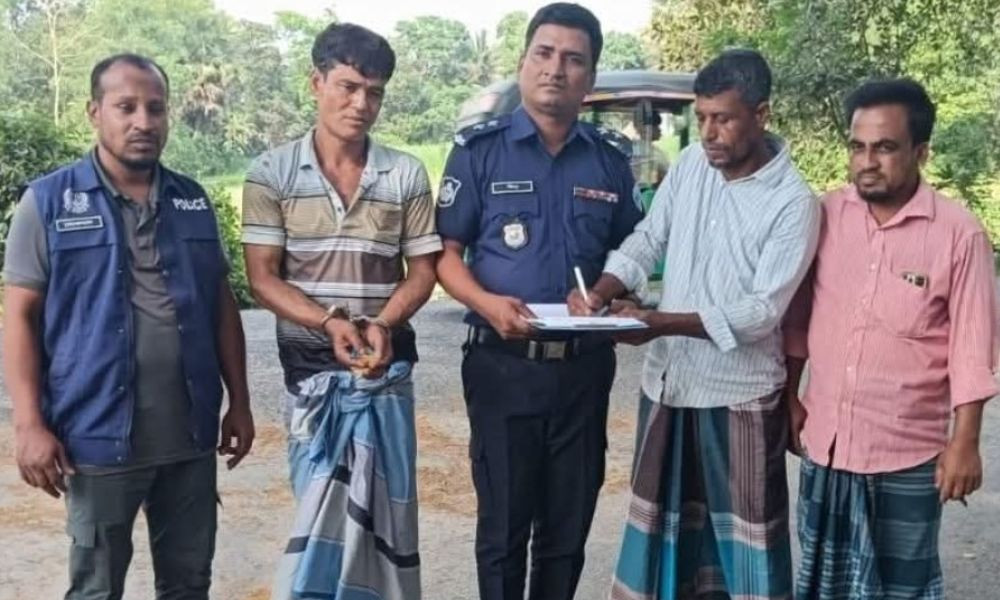 বুড়িচংয়ে ইয়াবাসহ মাদক ব্যবসায়ী আটক