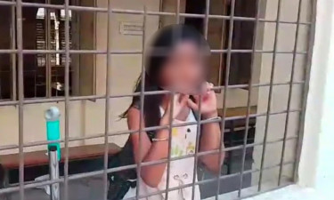 বিদ্যালয়ের শৌচাগারে ছাত্রী, ছুটির ঘণ্টার পর...