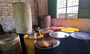 নেত্রকোনায় ৩১০০ লিটার ডিজেল জব্দ, ২ প্রতিষ্ঠানকে জরিমানা