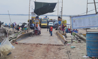 বরিশালে জ্বালানিসংকটে বিপর্যস্ত ফেরি ও ট্রলার চলাচল