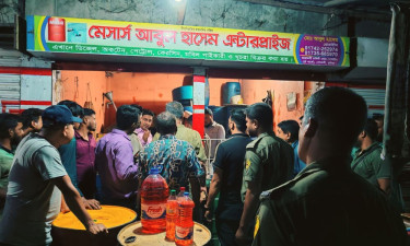 কুমিল্লায় ২৫০ লিটার অকটেন জব্দ, ব্যবসায়ীকে ৫০ হাজার টাকা জরিমানা