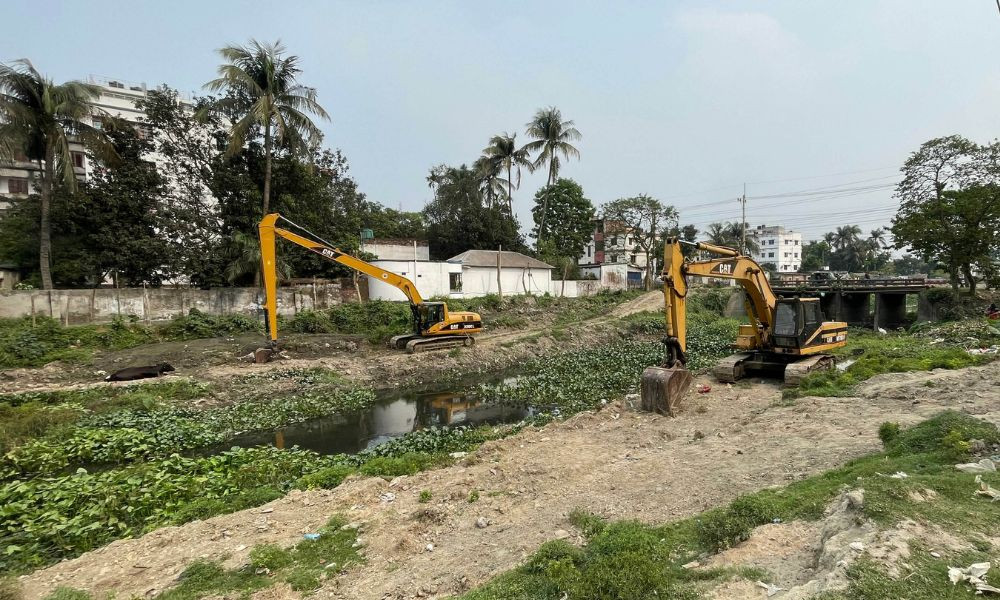 জ্বালানিসংকটে বন্ধ ইছামতী নদী খননের কাজ