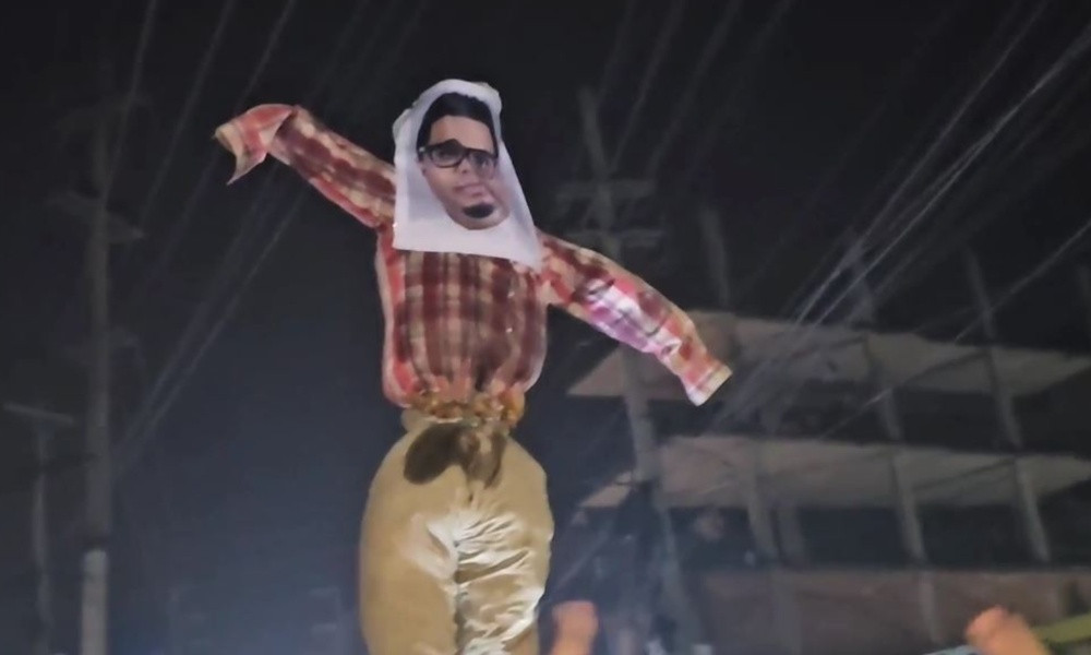 প্রধানমন্ত্রীকে কটূক্তি; রাশেদ প্রধানের বিচার দাবি, বাসভবনে জুতা নিক্ষেপ