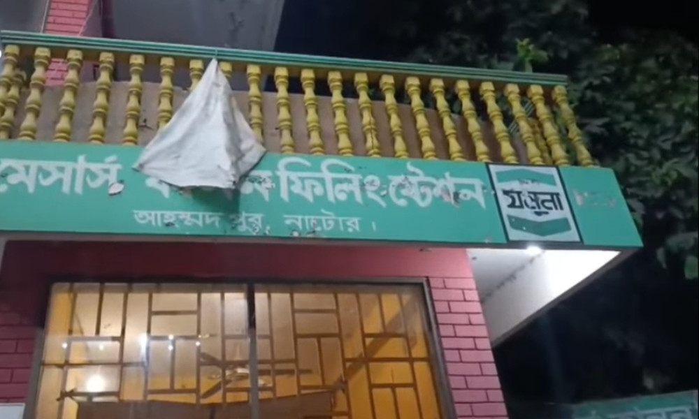নাটোরে তেল না পেয়ে ফিলিং স্টেশনে ভাঙচুরের অভিযোগ