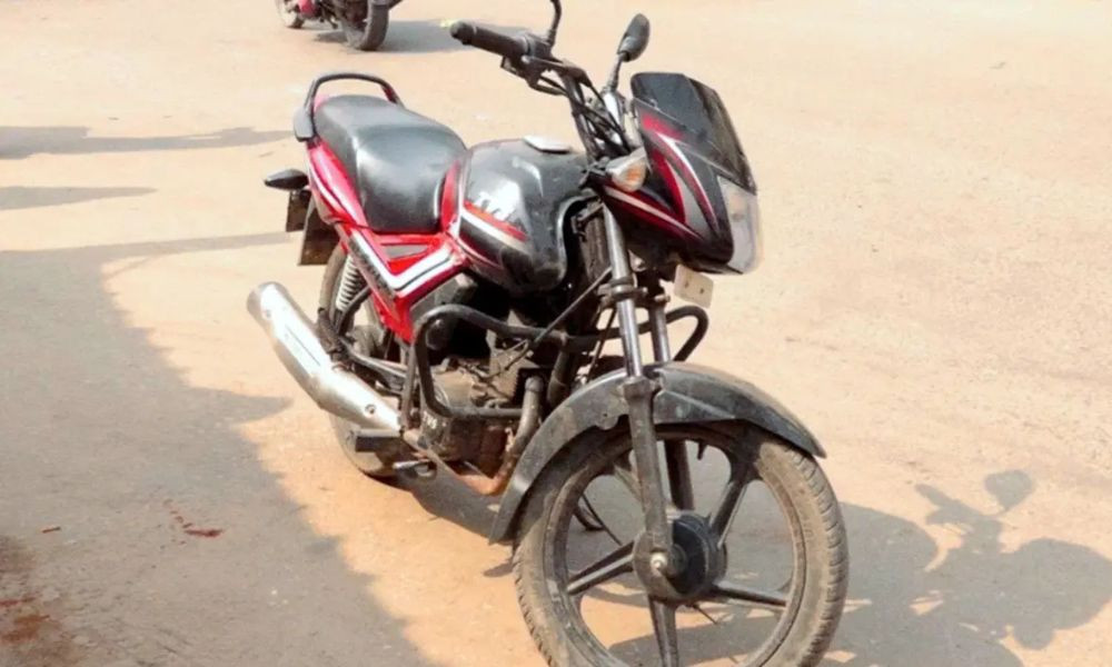 তেল না পেয়ে বাইক লাইনে রেখে উধাও, ১২ দিনেও ফেরেনি চালক