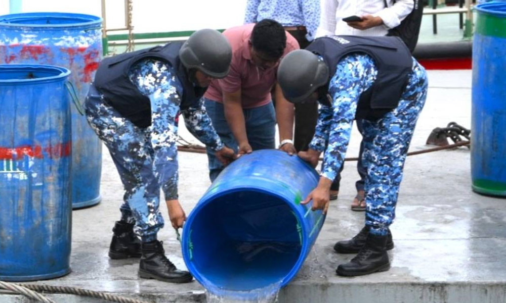 চট্টগ্রামে ৬ কোটি টাকার চিংড়ি রেণু জব্দ