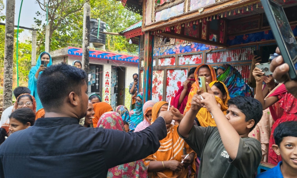 সরকার কখনোই অভাব আছে স্বীকার করে না : হাসনাত আব্দুল্লাহ