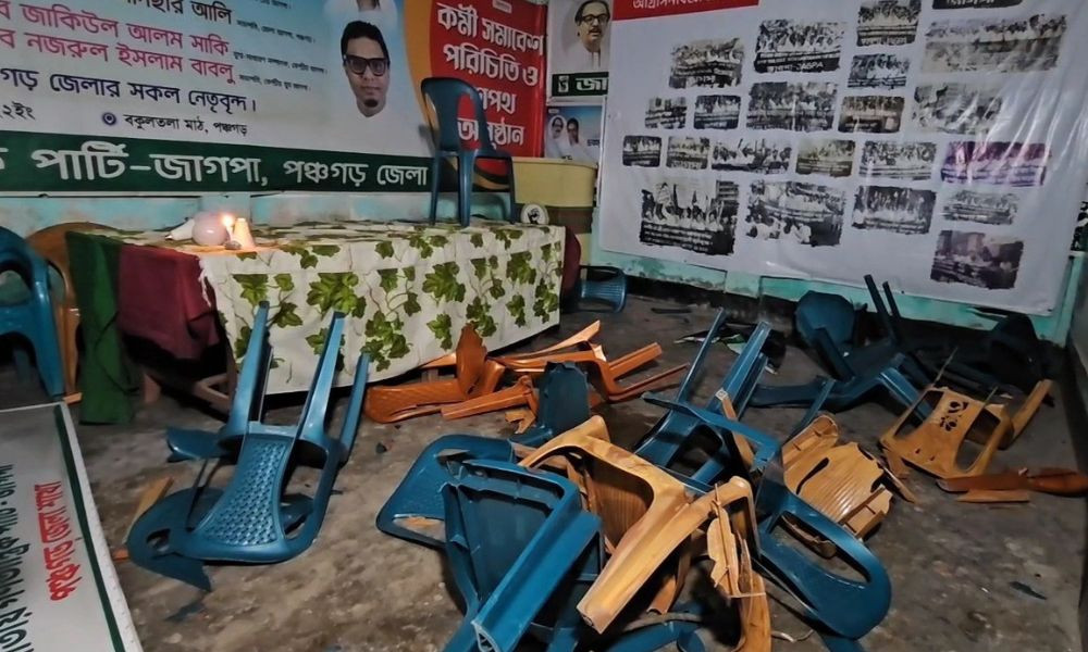 প্রধানমন্ত্রীকে নিয়ে বিতর্কিত মন্তব্য, পঞ্চগড়ে জাগপার কার্যালয় ভাঙচুর