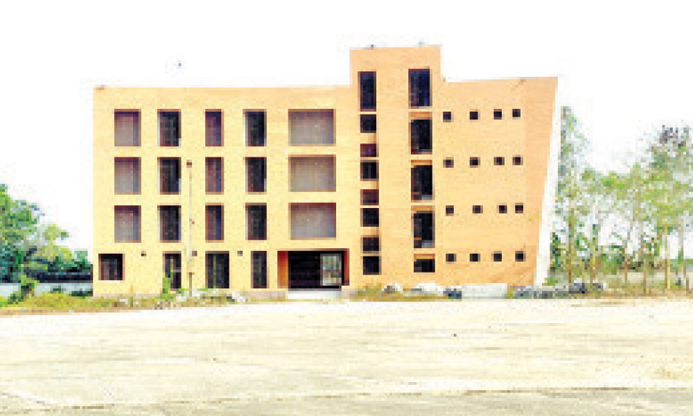 উদ্বোধনের আগেই ভবনে ফাটল