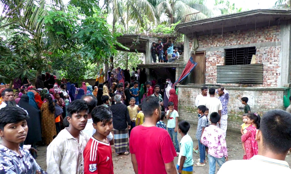 ভোলায় প্রবাসীর কুপিয়ে স্ত্রীকে হত্যা, শিশু আহত