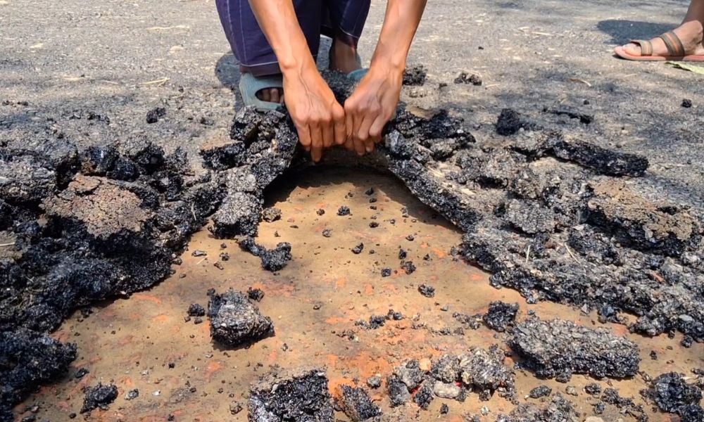 হাতের টানে উঠে আসছে সড়কের কার্পেট, তদন্তে কমিটি