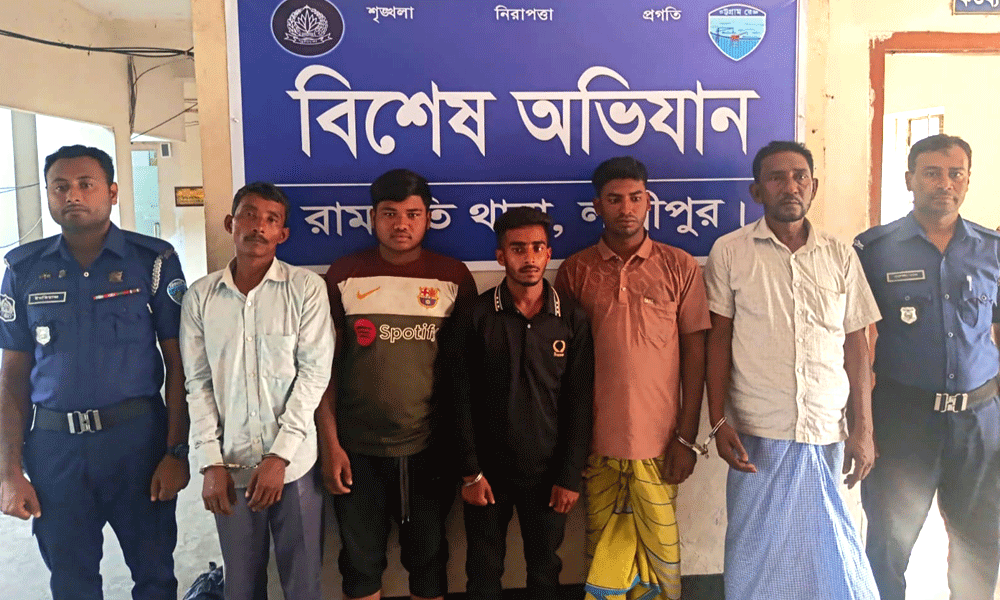 রামগতিতে ফসলি জমির মাটি বিক্রি, গ্রেপ্তার ৫