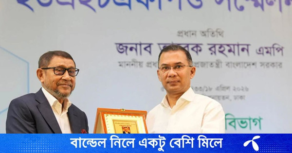 স্বাস্থ্যমন্ত্রীকে প্রধানমন্ত্রী— মন্ত্রী সাহেব প্রশংসা একটু কম কইরেন