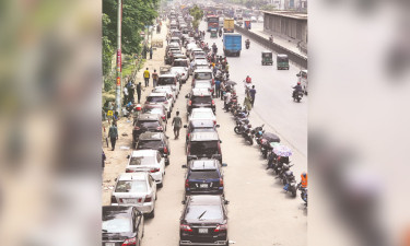 এত তেল যাচ্ছে কোথায়