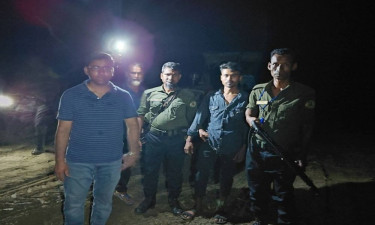 পুঠিয়ায় তেল মজুদ ও ফসলি জমির মাটি কাটায় জরিমানা