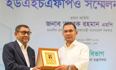 স্বাস্থ্যমন্ত্রীকে প্রধানমন্ত্রী—মন্ত্রী সাহেব, প্রশংসা একটু কম কইরেন