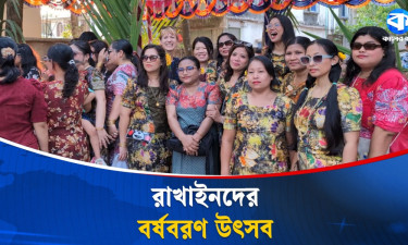 জলকেলি উৎসবে মেতেছে কক্সবাজারের রাখাইন সম্প্রদায়