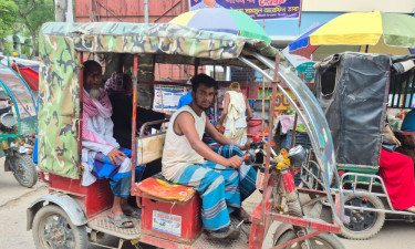 তেলসংকটে কটিয়াদীতে কমেছে গণপরিবহন, বাড়ছে সিএনজি ও অটোরিকশার দাপট