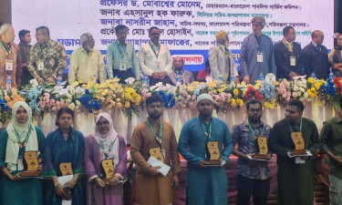 মেধাবী শিক্ষার্থীদের মাঝে উচ্চশিক্ষা বৃত্তি ও গুণীজন সম্মাননা প্রদান