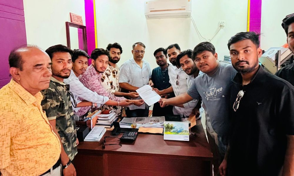 ফরিদপুরে হাফ ভাড়া কার্যকরের দাবি ছাত্রদলের