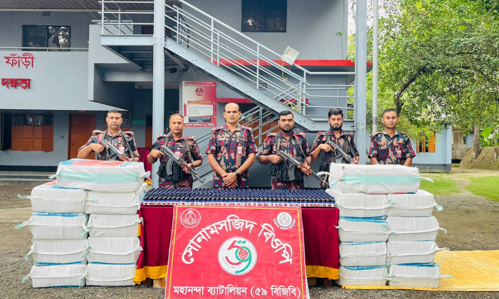 সোনামসজিদ স্থলবন্দরে বিজিবি’র অভিযান