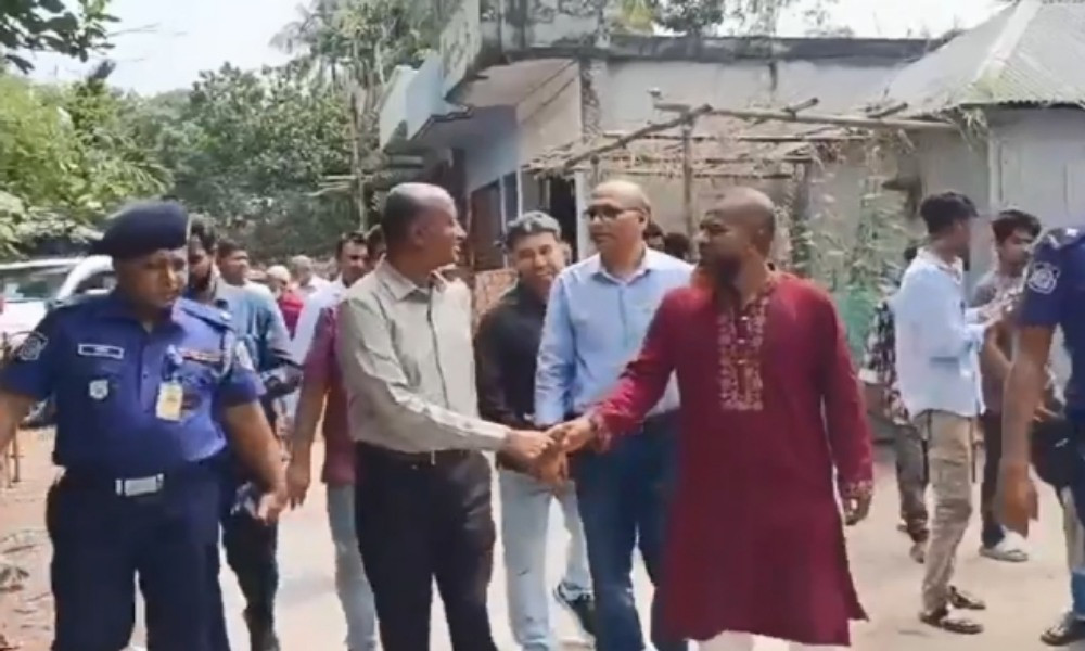 বন্ধুর টানে গোবিন্দগঞ্জের গ্রামে ছুটে গেলেন আইনমন্ত্রী